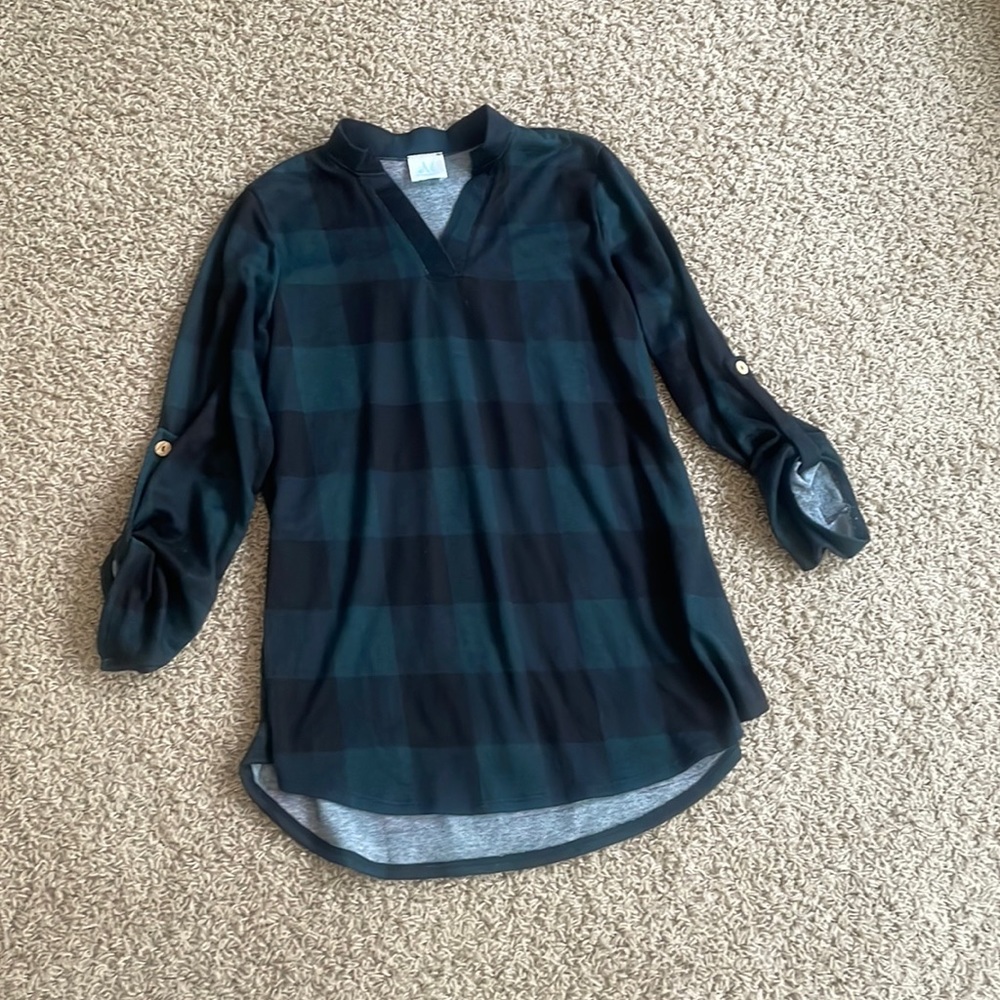 Women’s Mint Julep Plaid V-Neck Top